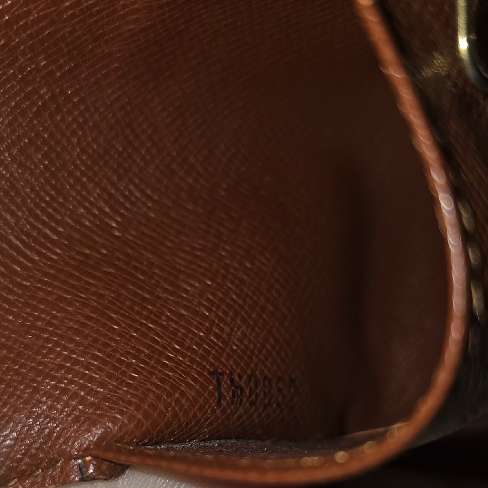 Louis Vuitton Monogram Key Holder - Picture 13 of 13